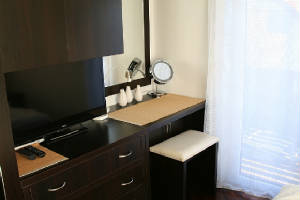 zlatibor-lux-apartman-spavaca-toaletni-sto.jpg